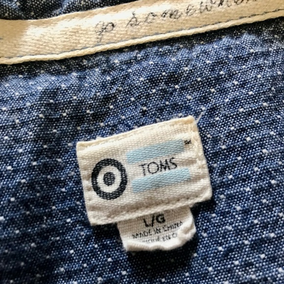 TOMS Chambray Denim Button Top Large - Picture 6 of 8